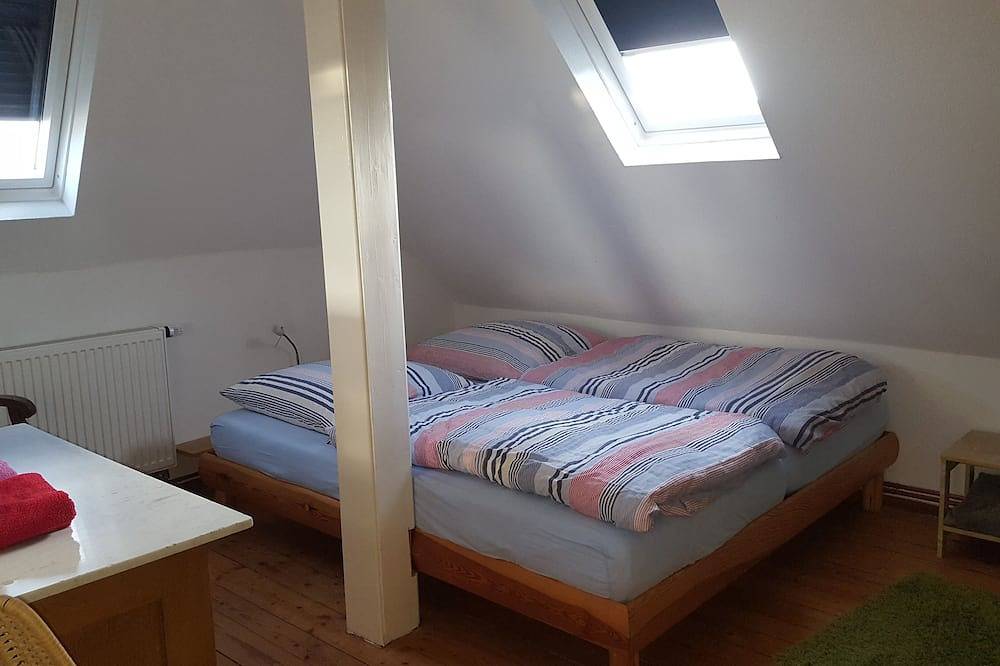 Ganze Wohnung, Urlaub  machen drei Fußminuten vom See - für bis zu 4 Erwachsene und 1 Baby in Markkleeberg, Leipziger Neuseenland