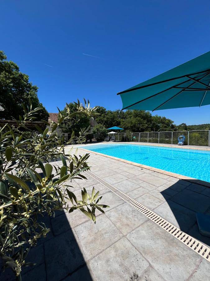 Location de vacances pour 6 personnes, avec piscine ainsi que vue et jardin, animaux acceptés à Gourdon - 4