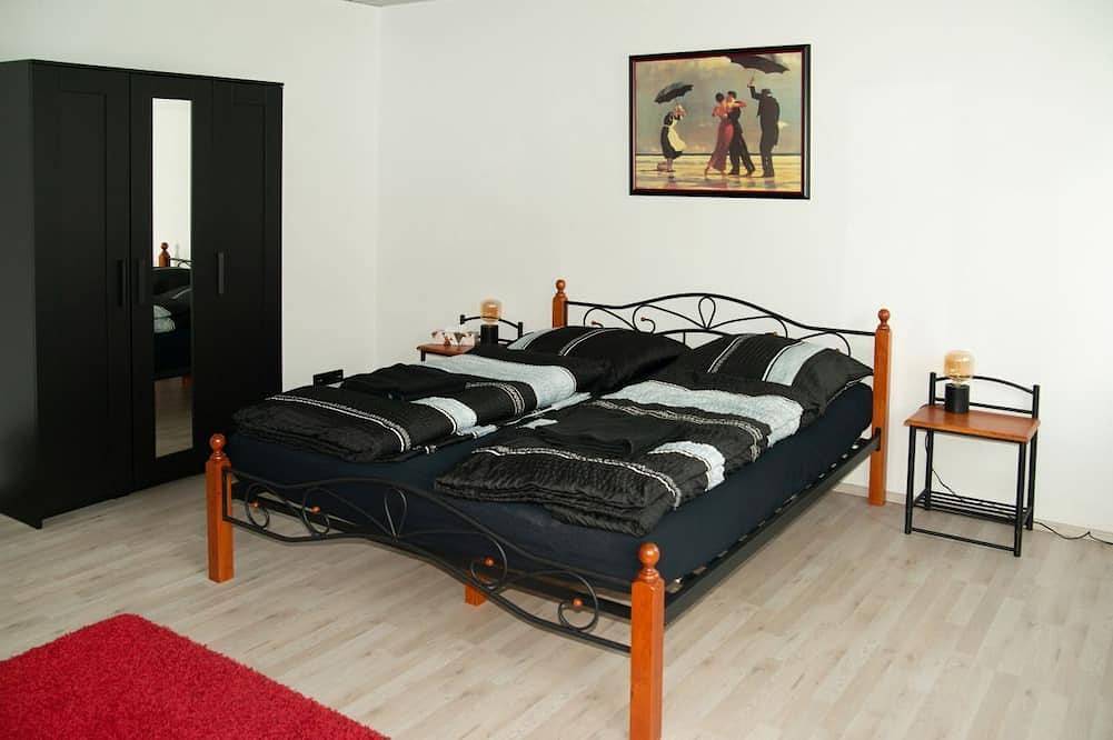 Ganze Wohnung, Großzügig geschnittene Ferienwohnung mit Freisitz in Jagsthausen, Stuttgart Region