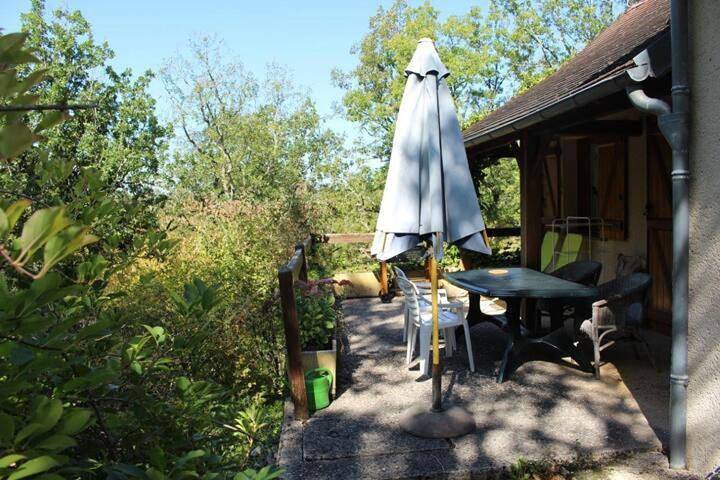 Location de vacances pour 4 personnes, avec jardin ainsi que vue et piscine à Saint-Jean-de-Laur - 2