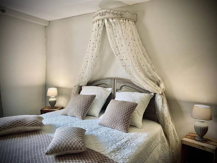 Location de vacances pour 4 personnes, avec vue ainsi que jardin et piscine à La Motte-du-Caire - 2