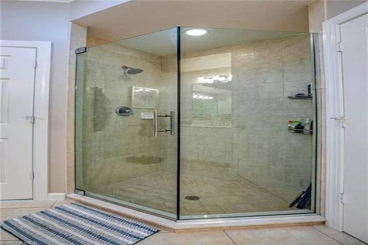 Vacation rental for 6 people, with pool and hot tub as well as yard and terrace in Bonita Springs