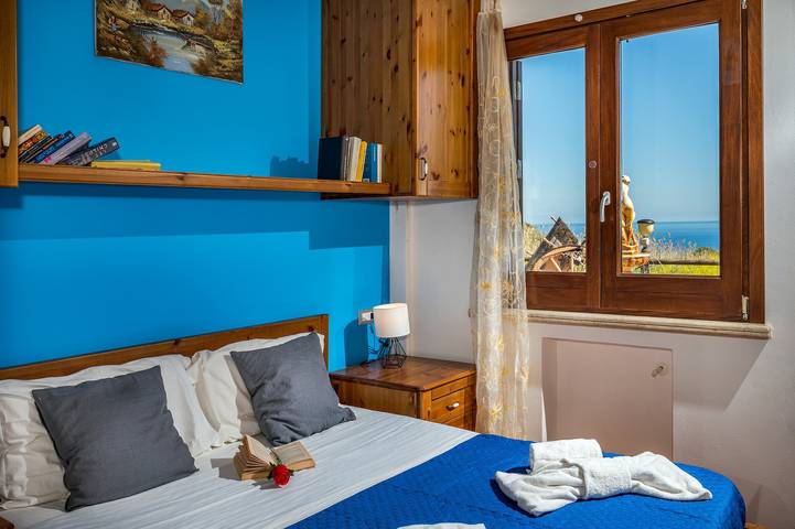 Gîte pour 4 personnes, avec Vue sur l’océan et Balcon/Terrasse ainsi que Jardin et Vue à Scopello - 3