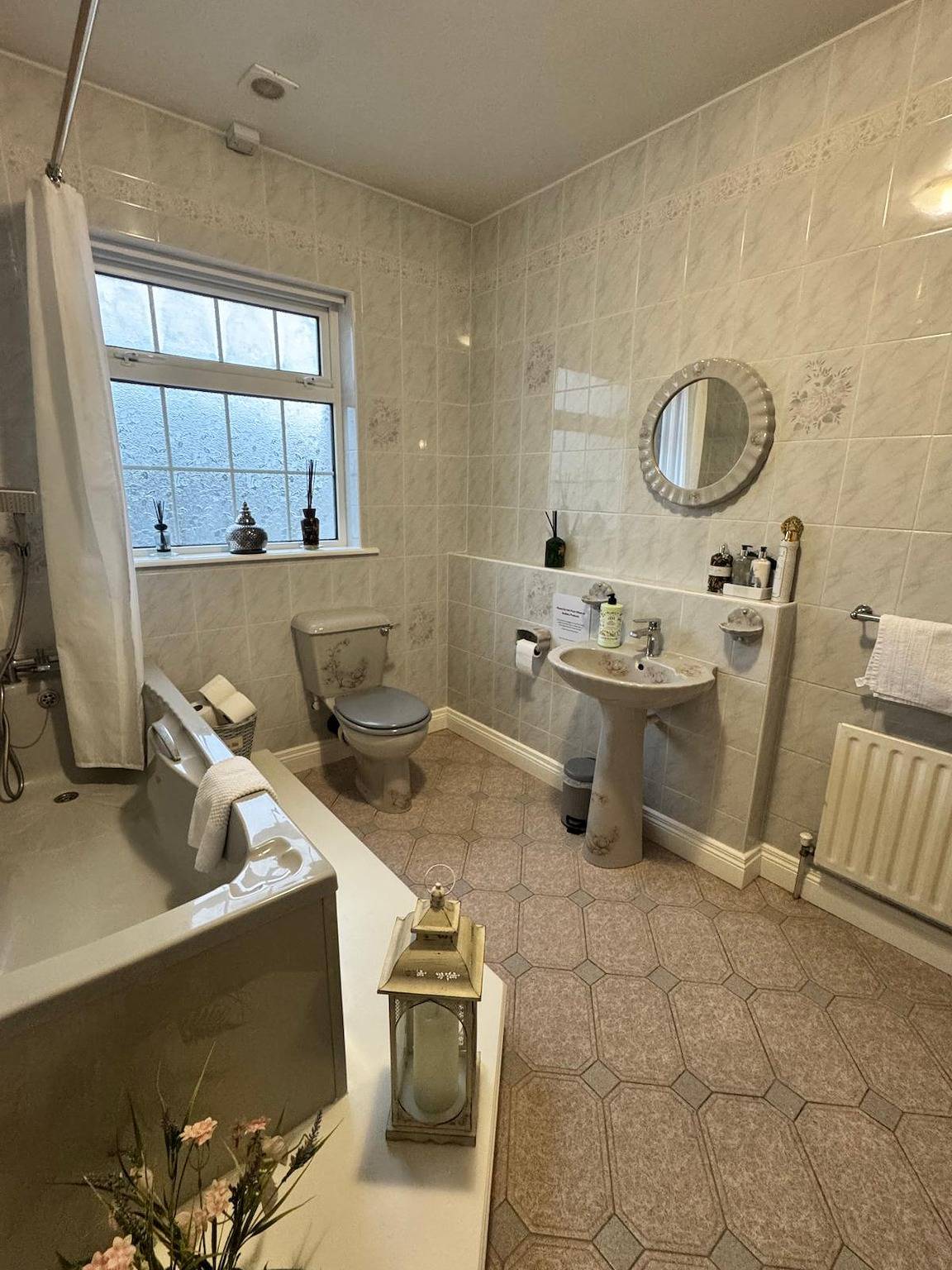 Dernvale House -Double Room - sleeps 2 in Monaghan, County Monaghan