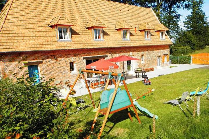 Gîte pour 13 personnes, avec jardin et terrasse à Ocqueville