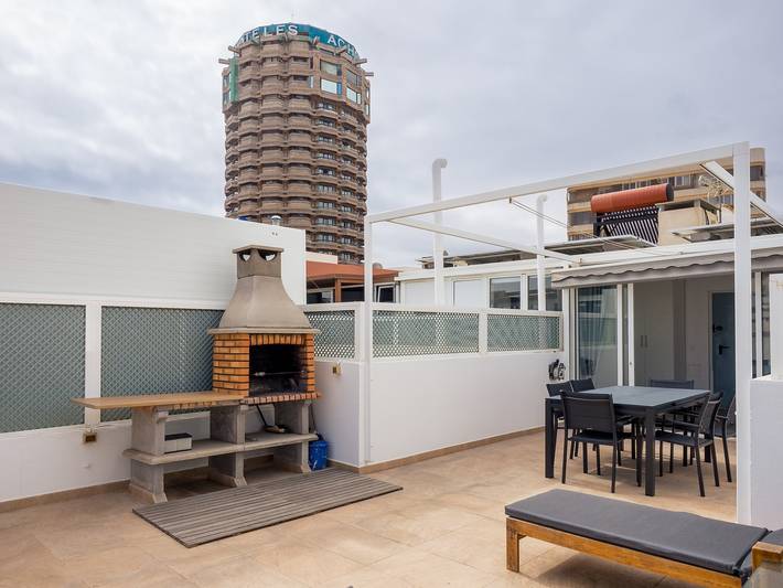 Appartement entier, Appartement de vacances 'Fantstico Ático En Las Canteras' avec vue sur mer, terrasse privée et Wi-Fi in Las Palmas de Gran Canaria Centre, Las Palmas de Gran Canaria