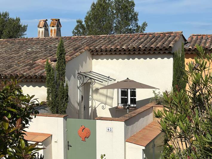Location de vacances pour 4 personnes, avec terrasse ainsi que jardin et jacuzzi à La Motte - 3