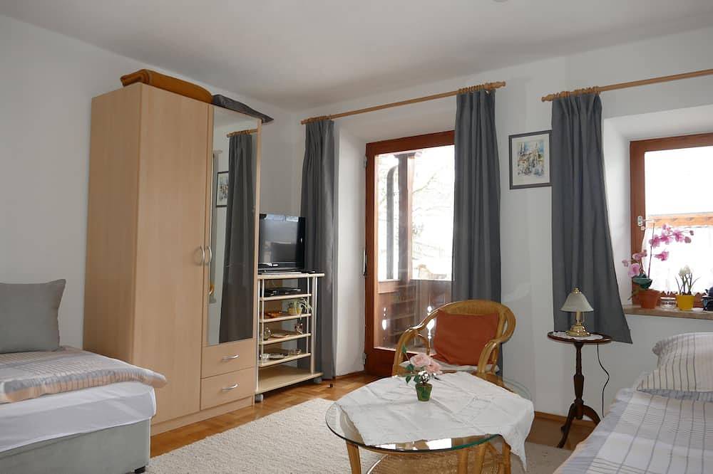Ganze Wohnung, Ferienwohnung 3, 30 qm, 1-2 Personen, Wohn-Schlafraum, Küche, Badezimmer in Marquartstein, Bayerische Alpen