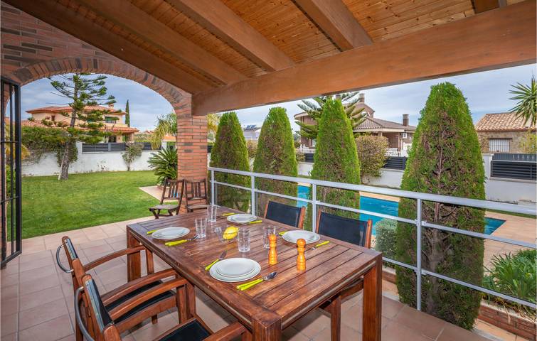 182sqm Apt w / AC, Parque, Piscina y WiFi - 2 km de la playa de Cala Misteri in Vandellós y Hospitalet del Infante, Costa Dorada