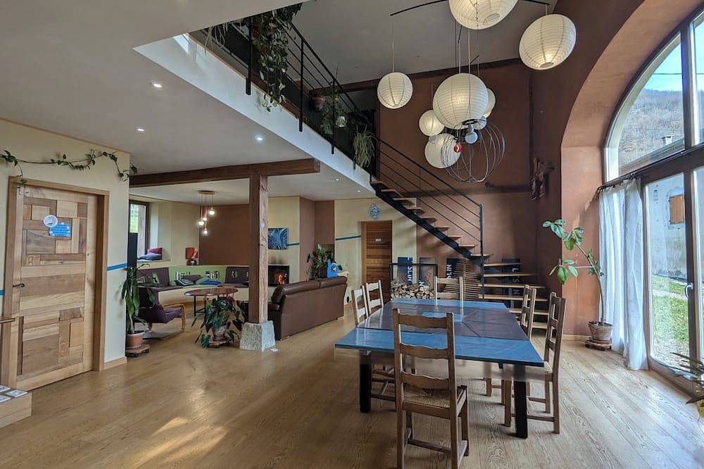 Renovated group gite with terrace, garden, lounges - Surlechemin.Marielle in Tullins, Isère