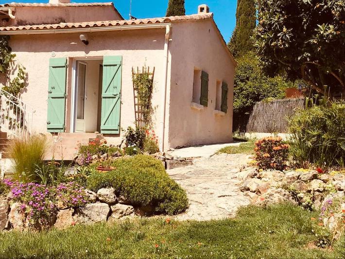 Appartement de vacances pour 4 personnes, avec piscine et jardin