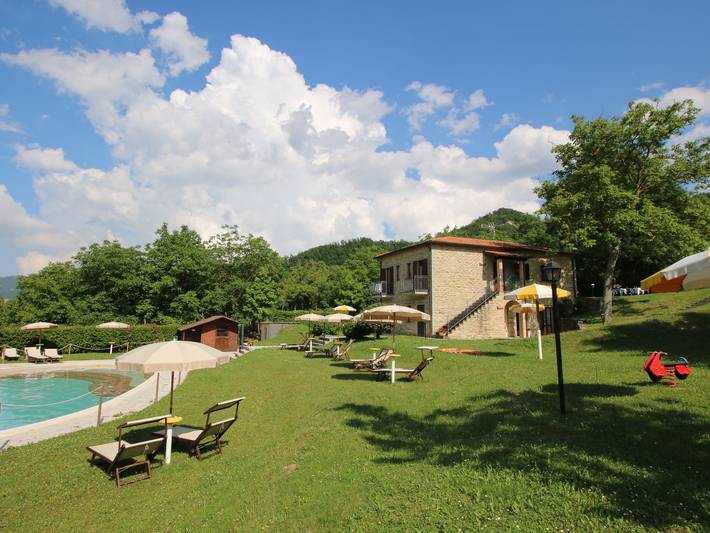 Appartamento nelle Marche con Piscina e Privacy in Apecchio, Valle del Metauro