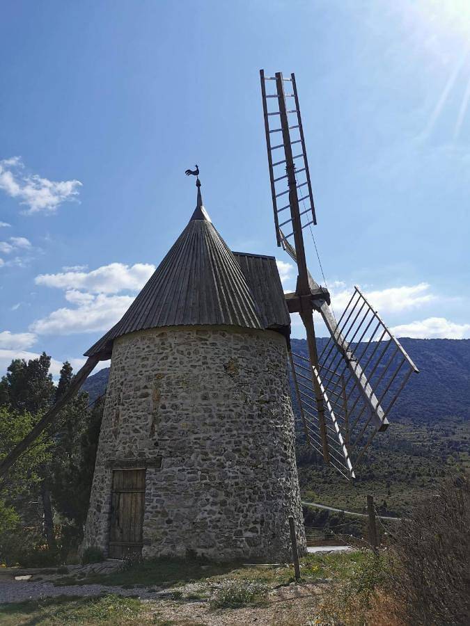 Les trois chemins in Cucugnan, Parc naturel régional Corbières-Fenouillèdes