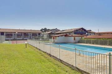 Gîte pour 4 personnes, avec piscine et jardin ainsi que bassin pour enfant et terrasse dans Plage de l'Uhabia