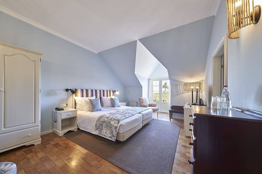 Experience Refined Comfort in a Stylish Room w/ Balcony | Breakfast | Pool in Santana, Madeira