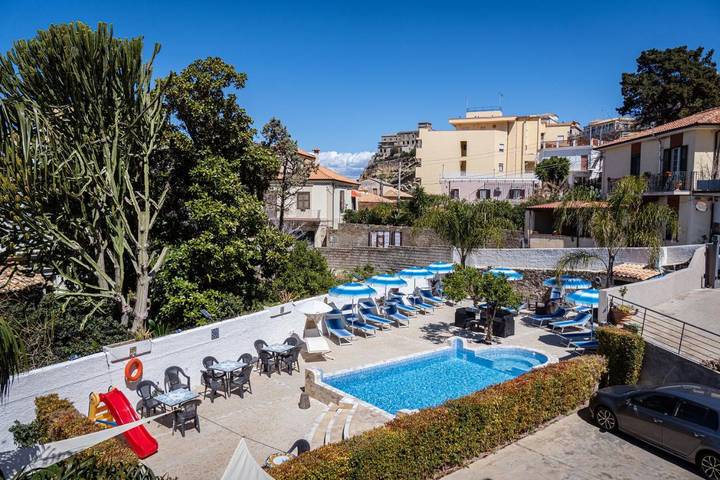 Location de vacances pour 4 personnes, avec jardin et piscine ainsi que sauna et jacuzzi à Pizzo - 2