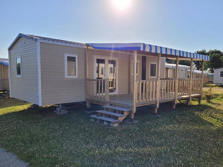 Mobil home pour 6 personnes, avec bassin pour enfant à Ambon - 2