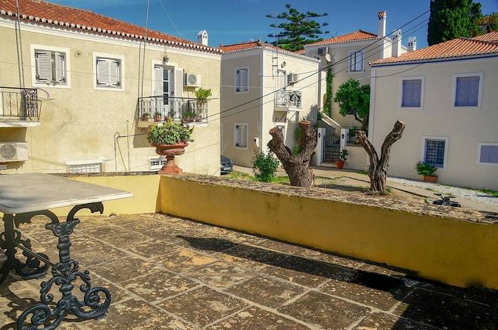 Location de vacances pour 8 personnes, avec Balcon et Terrasse ainsi que Jardin et Vue dans Spetses - 3