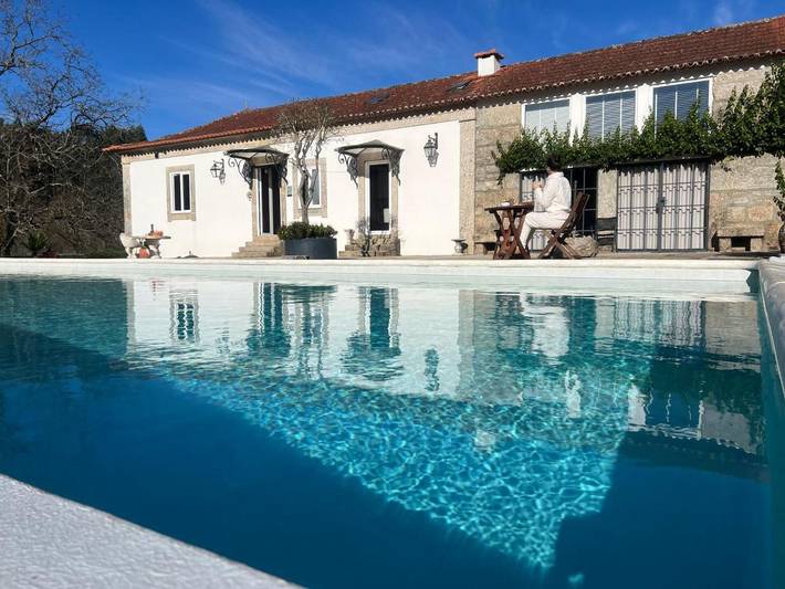 Location de vacances pour 5 personnes, avec jardin ainsi que vue et piscine dans Vizela