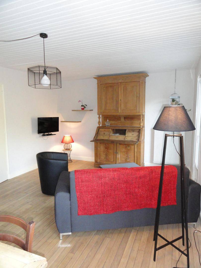 Gîte pour 6 personnes avec balcon in Laval-le-Prieuré, Jura Francais