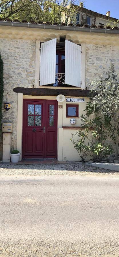 Location de vacances pour 4 personnes, avec jardin et vue, adapté aux familles à Mirabel-aux-Baronnies