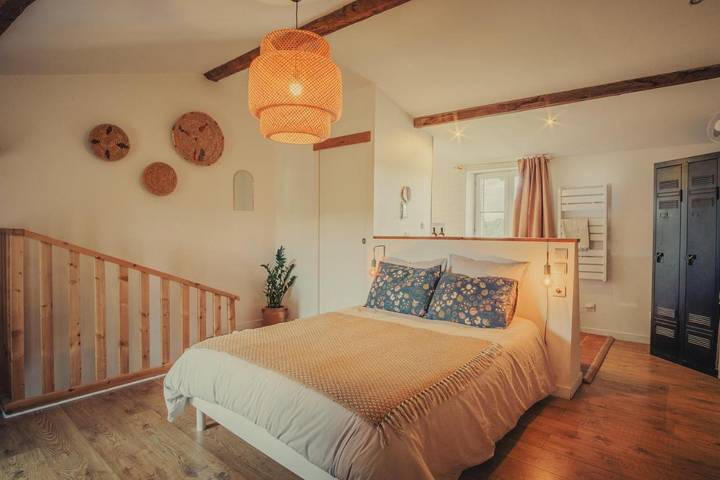 Gîte pour 4 personnes, avec Balcon et Terrasse ainsi que Vue et Vue sur le lac à Saint-Jean-Saint-Maurice-sur-Loire - 3