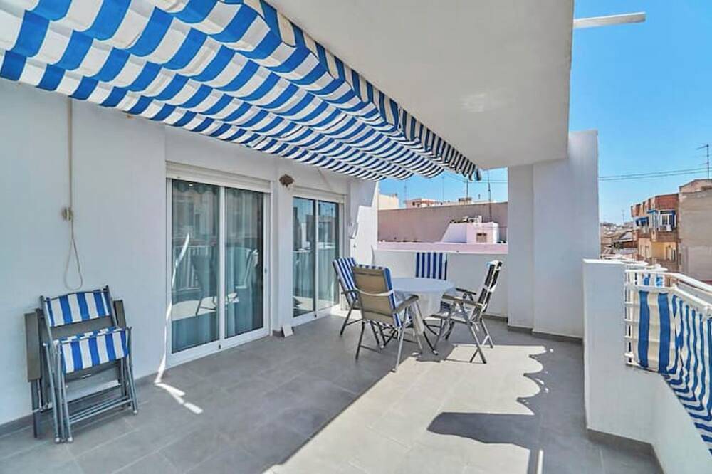 Ganze Wohnung, Sunny Penthouse w/ Private Terrace - Perfect for Remote Work & Family Holidays in Campoamor, Alicante