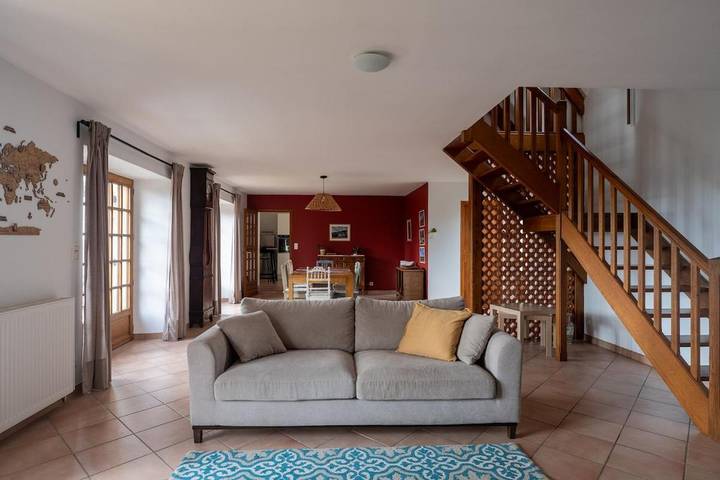 Location de vacances pour 9 personnes, avec vue ainsi que terrasse et piscine, animaux acceptés à Azerat