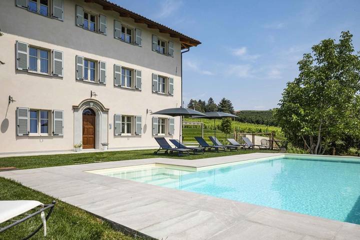 Appartamento per 2 persone, con Terrazza e Giardino nonché Piscina e Panorama a Cherasco