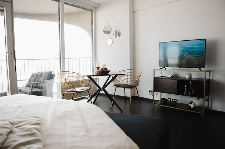 ☆High Apartment☆31st floor☆Wide view☆Netflix☆Center☆ in Augsburgo, Suabia (Baviera)