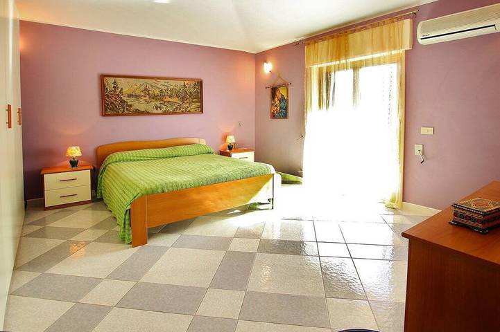 Gîte pour 7 personnes, avec jardin ainsi que balcon et piscine à Campofelice di Roccella - 2