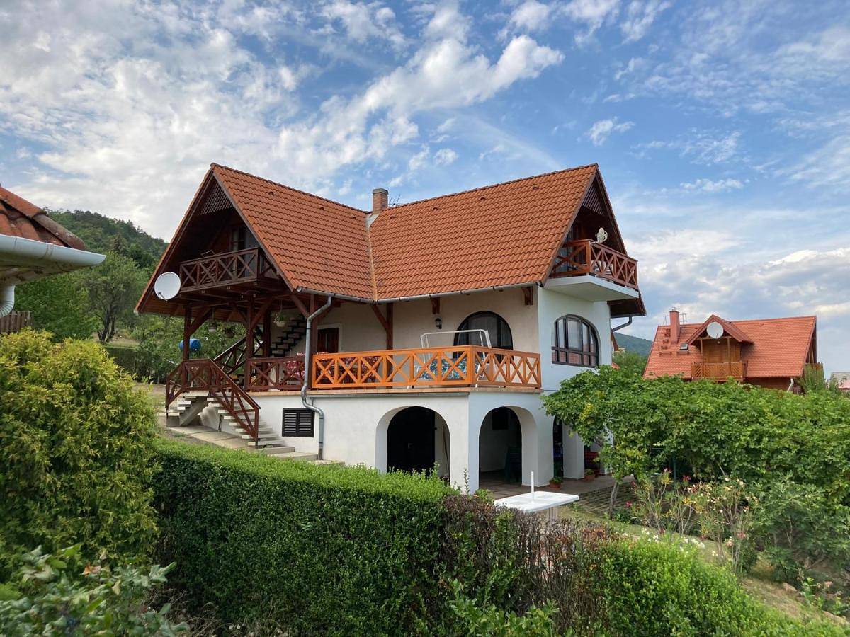 Ganze Wohnung, Paphegy Apartman in Balatongyörök, Balaton Hochland Nationalpark