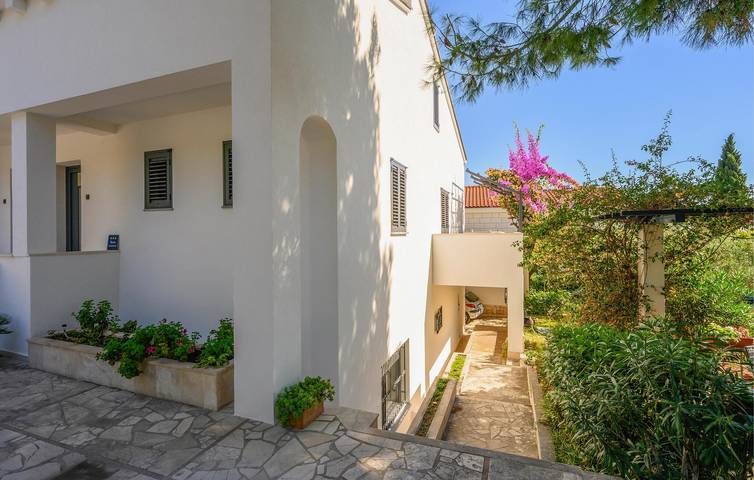 Ganze Ferienwohnung, Apartment am Meer mit Terrasse, WLAN und Parkplatz – 2 km vom Strand entfernt in Klek, Dubrovnik-Neretva