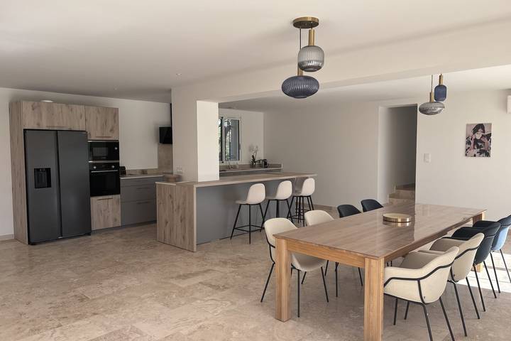 Location de vacances pour 8 personnes, avec jardin ainsi que terrasse et piscine à Althen-des-Paluds - 3