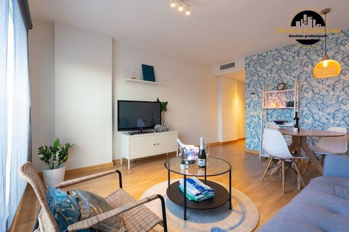 Entire apartment, Apartment 'La Rosaleda' with Balcony, Wi-Fi and Air Conditioning in Málaga Central District, Malaga