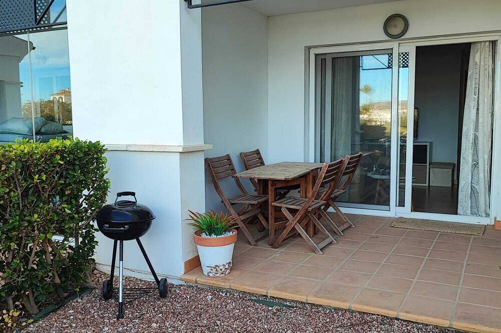 Apartamento entero, Ground Floor Apartment with Terrace and Garden facing a huge Swimming Pool  in Golf Resorts Murcia, Murcia 
