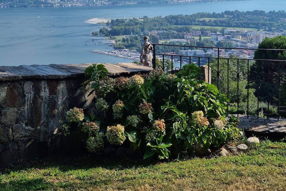 Tessiner Rustico mit Panorama-Ausblick in Top-Lage in Minusio, Tessiner Alpen
