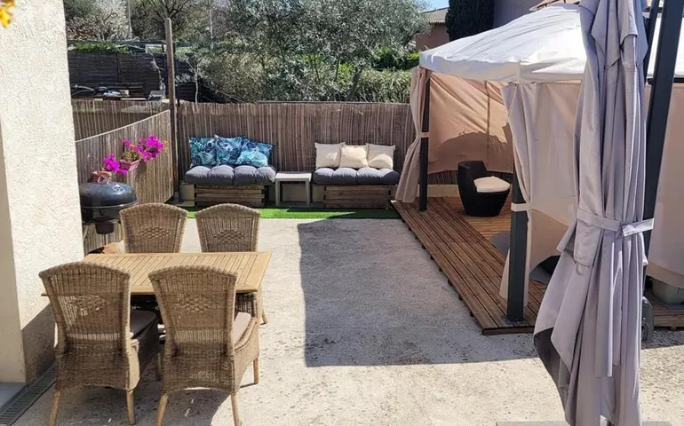 Apartamento de vacaciones para 4 personas, con jardín y jacuzzi - 1