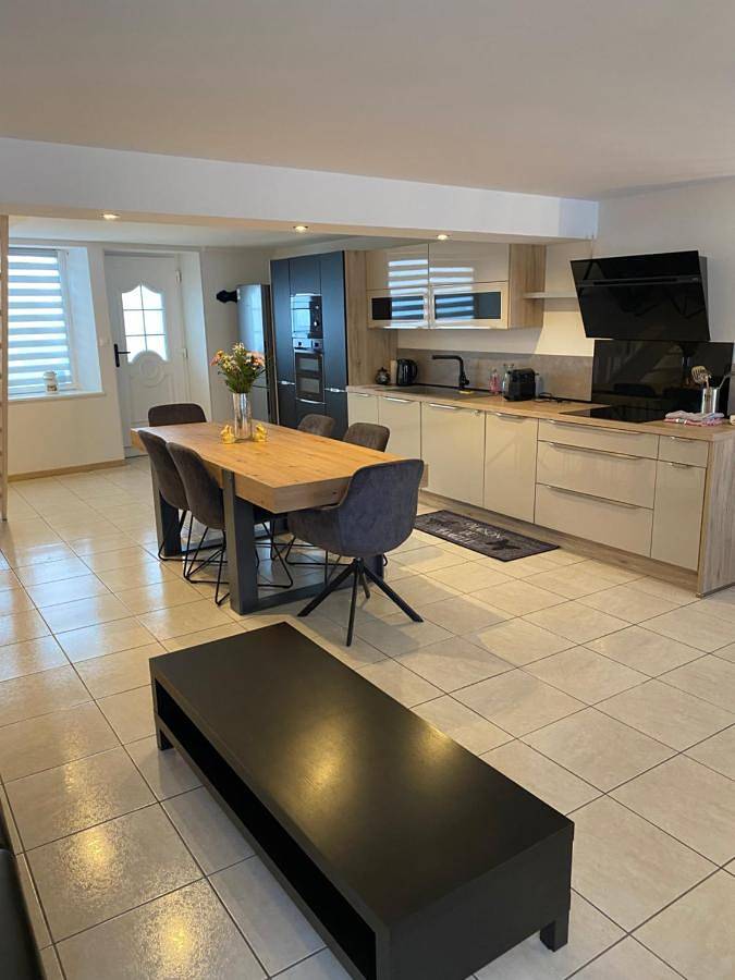 Gîte pour 4 personnes, avec Terrasse et Vue dans Conflans-sur-Lanterne