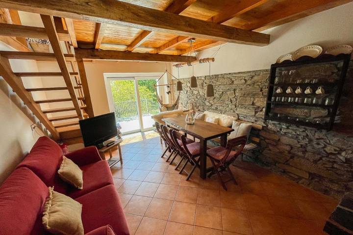 Casa rural para 5 personas, con vistas y jardín, Se admiten mascotas en Boal