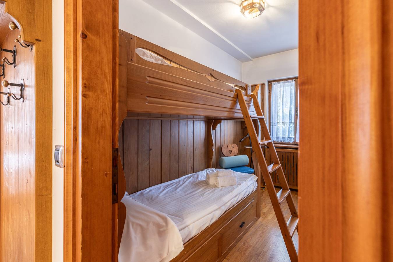 Entire apartment, Casa Amalia, con terrazzapanoramica in Cortina d'Ampezzo, Dolomiti Superski