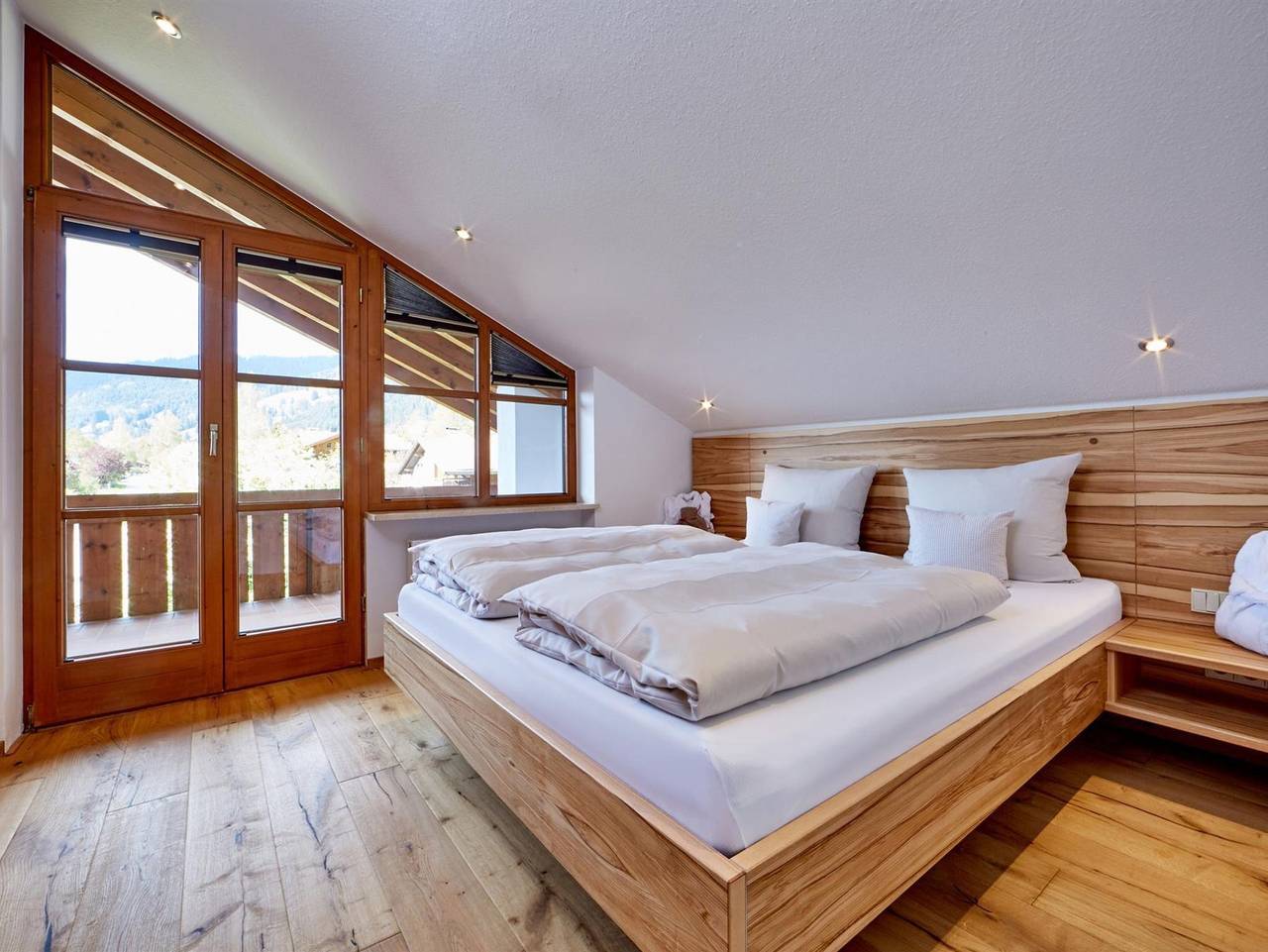 Ganze Ferienwohnung, Appartements Christiane Knöpfle - Ferienwohnung Bergwelt (2 Schlafz.) in Oberammergau, Bayerische Alpen