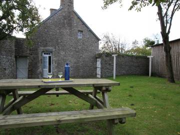 Gîte pour 3 personnes, avec jardin à Surville