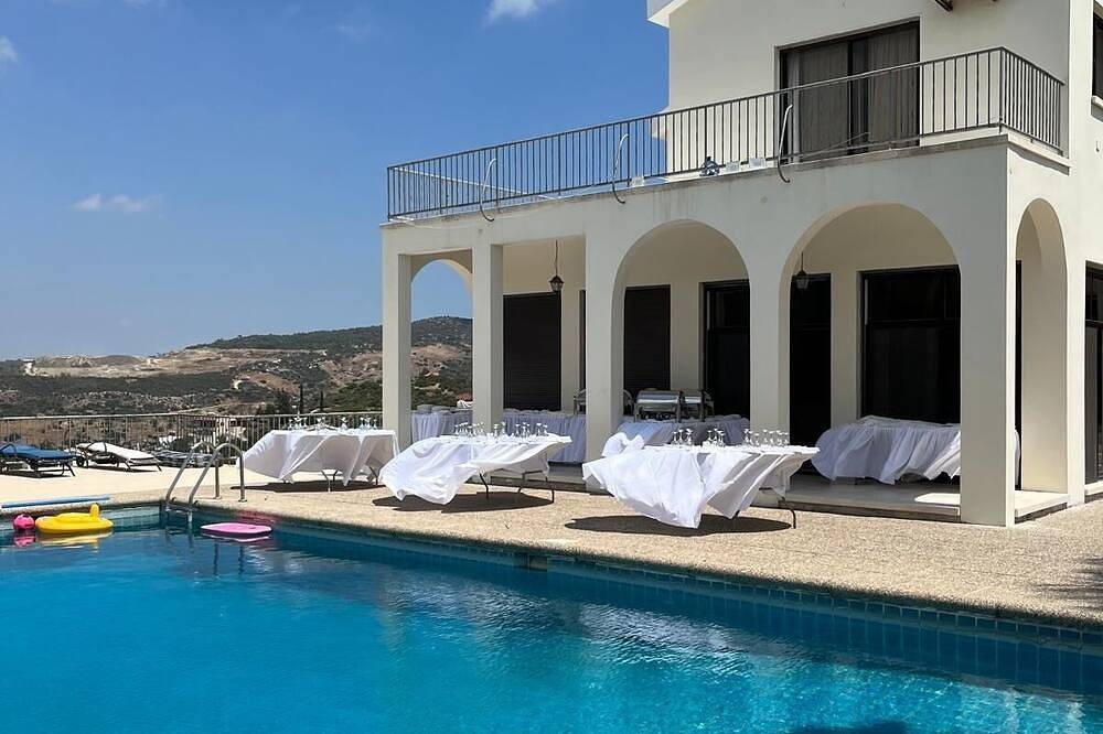 Spacious 6-bedroom villa in marvelous Limassol with Ac, fitness room in Πισσούρι, Südzypern