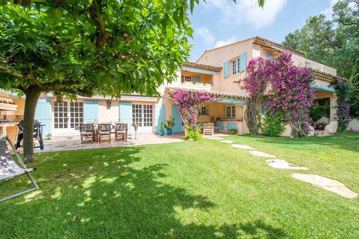 Chambre d’hôte pour 2 personnes, avec jardin ainsi que vue et piscine à Sainte-Maxime - 3