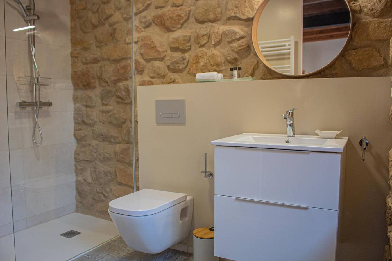 Bed and Breakfast 'Habitació' con terraza compartida, Wi-Fi y aire acondicionado in Balaguer , Noguera