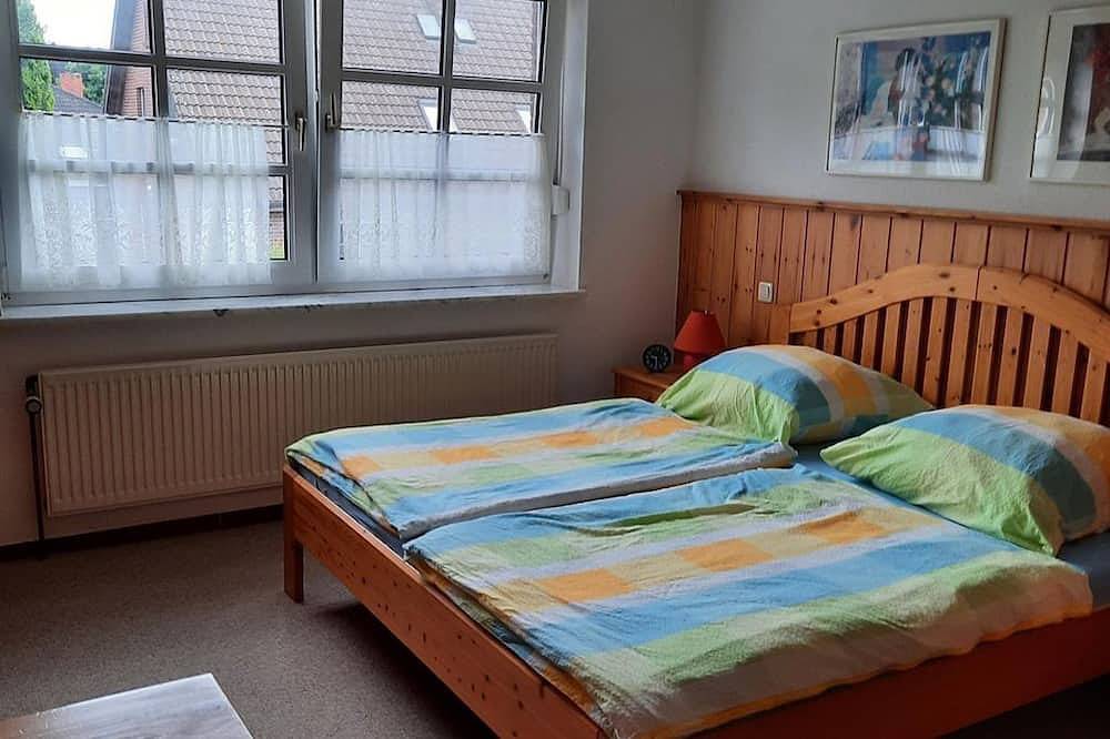 Ganze Wohnung, Ferienwohnung 1 - Haus am Strand in Plöner See, Ostholstein