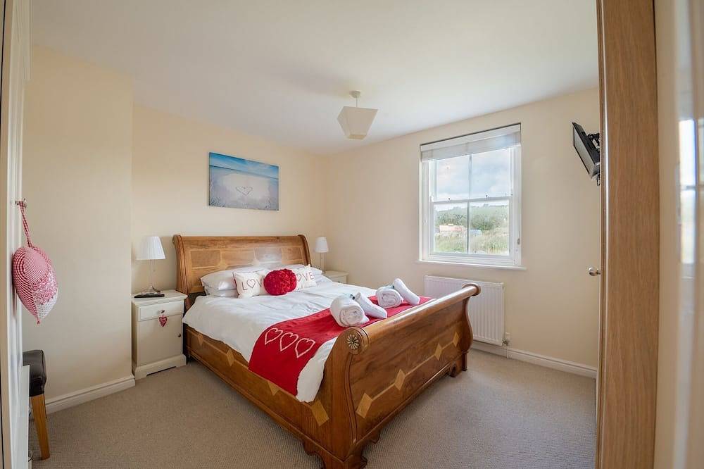 Luxury Holiday Cottage, Beach with Great Sea Views, Broad Haven, Pembrokeshire in Broad Haven, Pembrokeshire