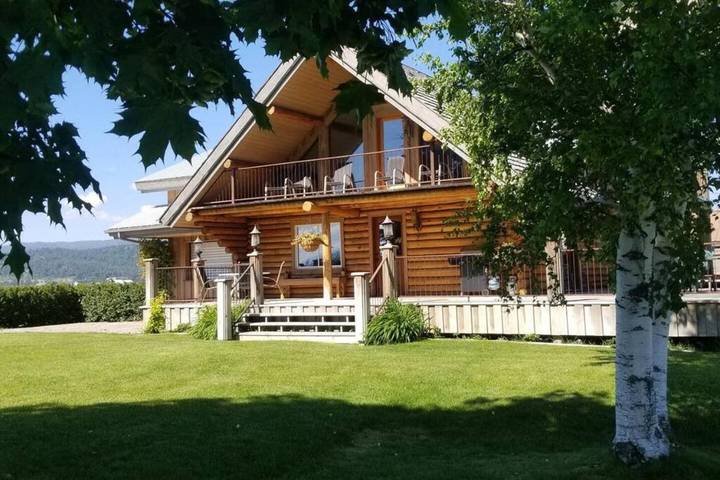 Ferienhaus für 13 Personen, mit Whirlpool und Terrasse in Montana