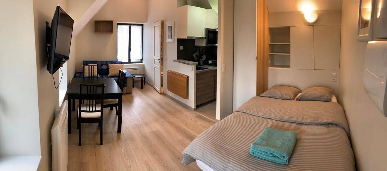 Appartement entier, Studio with Terrace in Jouy-en-Josas, Yvelines